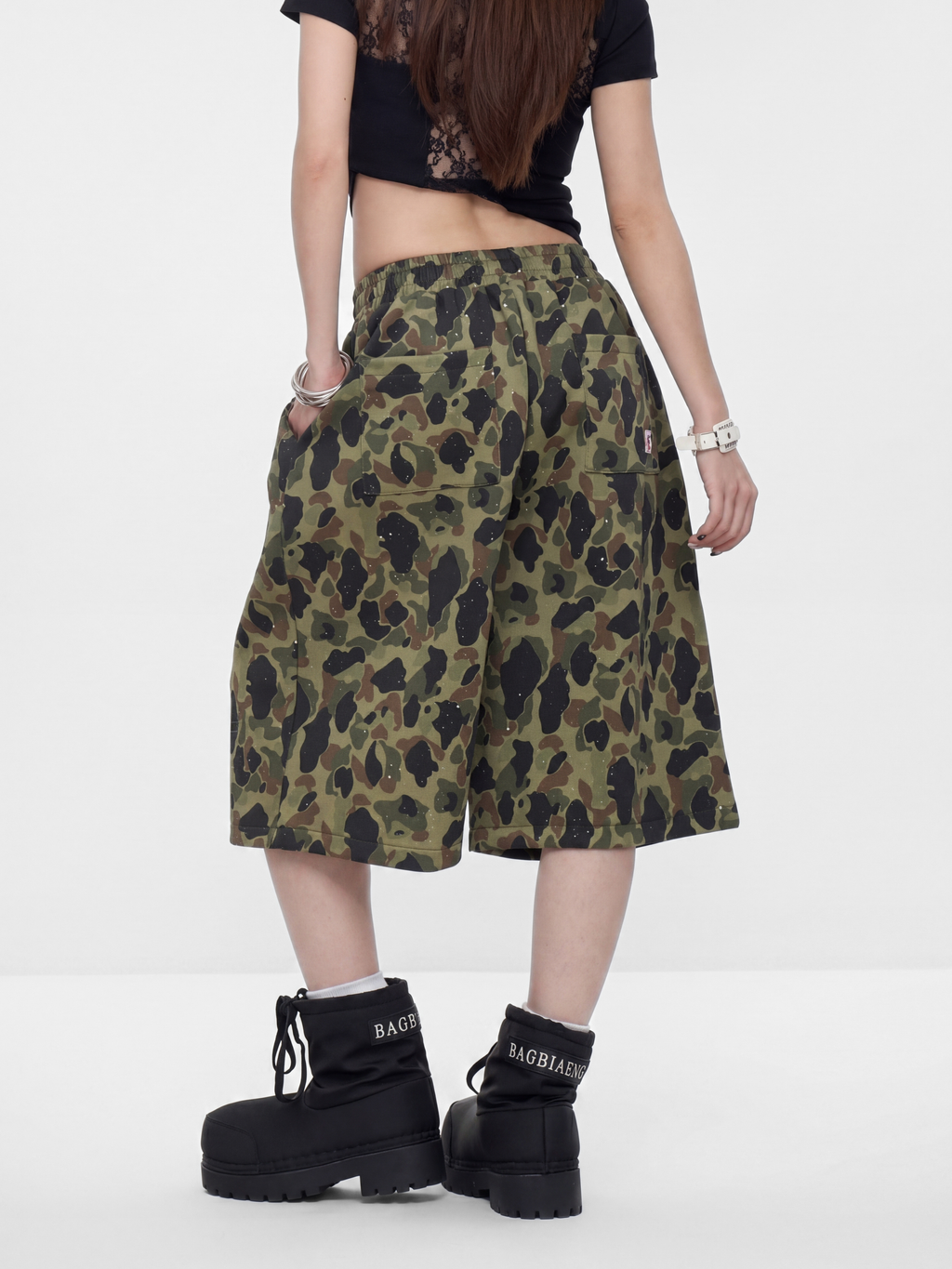 Underflow - Women's Camouflage Elastic Waist Wide-Leg Cropped Pants