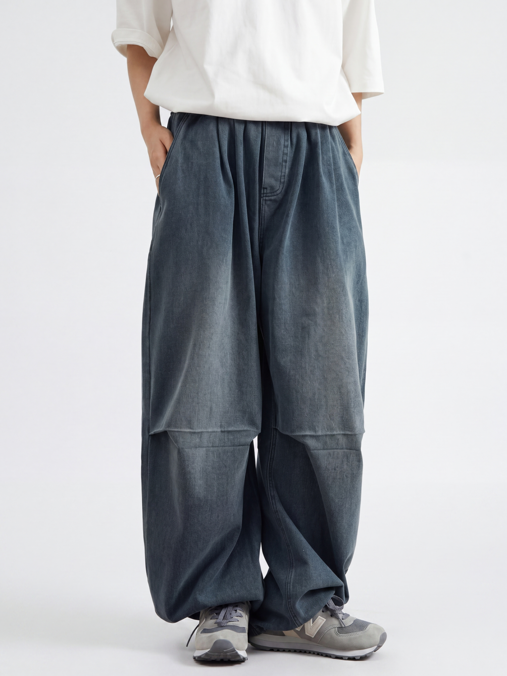 BreezyRun - Men's Washed Wrinkle-Resistant Loose Fit Jeans