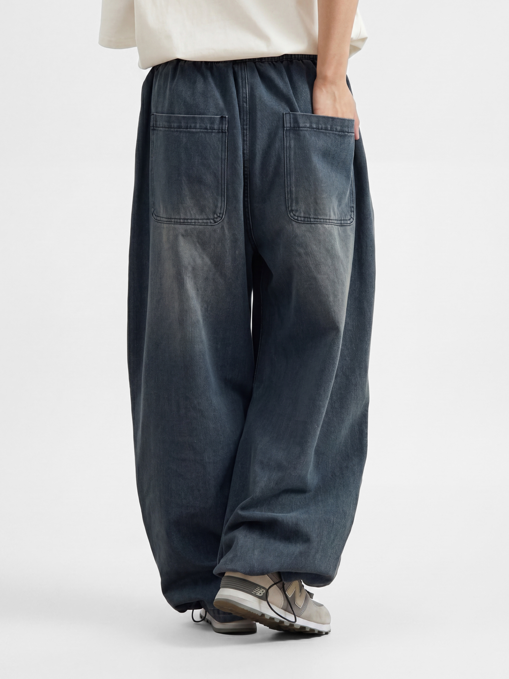 BreezyRun - Men's Washed Wrinkle-Resistant Loose Fit Jeans