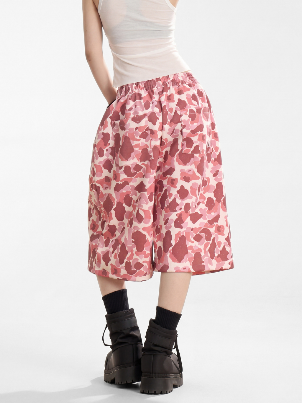 Underflow - Women's Camouflage Elastic Waist Wide-Leg Cropped Pants