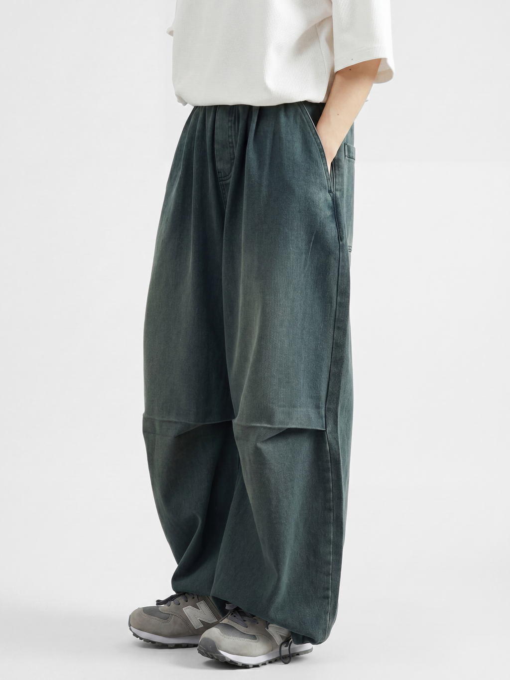 BreezyRun - Men's Washed Wrinkle-Resistant Loose Fit Jeans