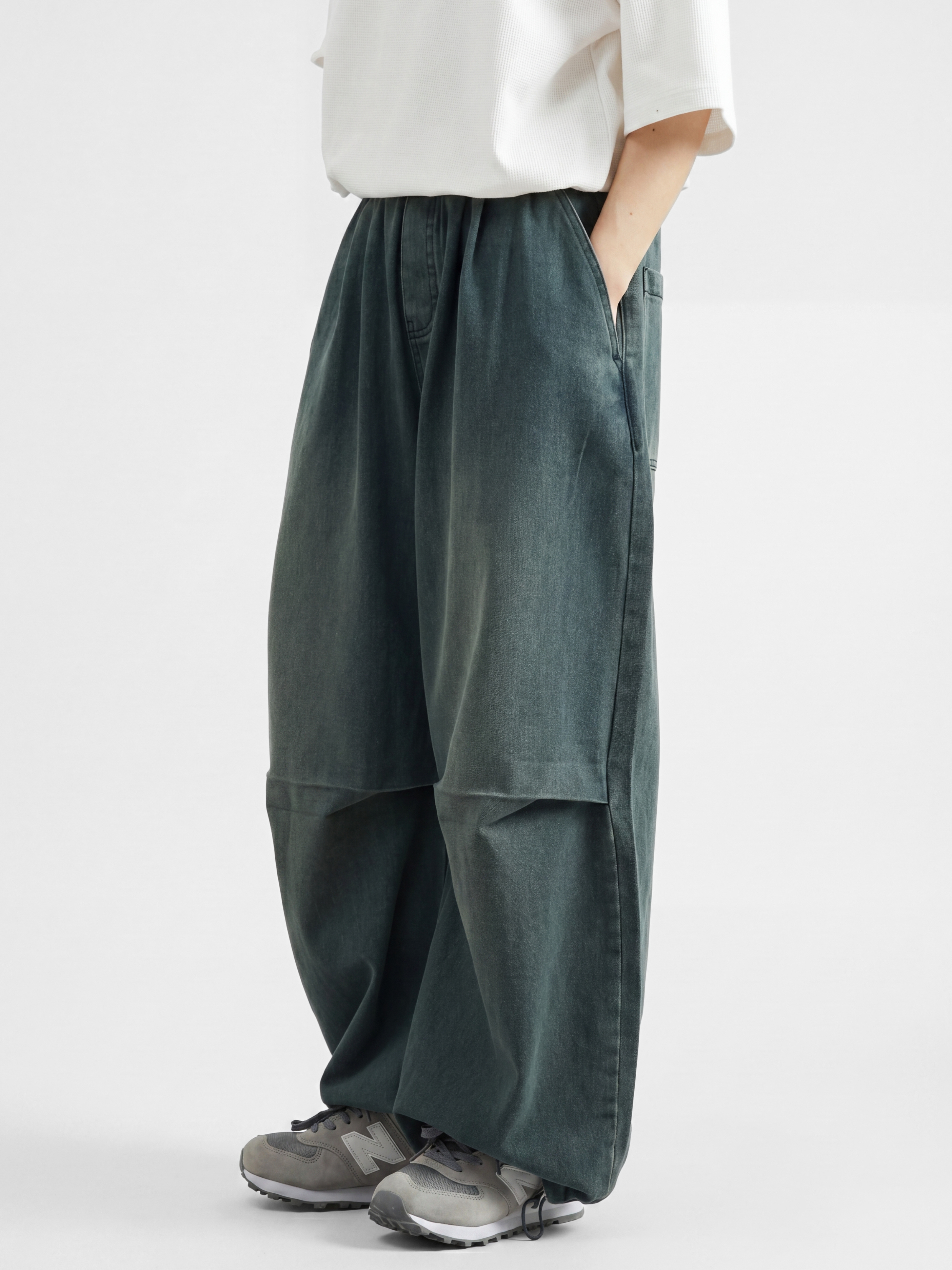 BreezyRun - Men's Washed Wrinkle-Resistant Loose Fit Jeans