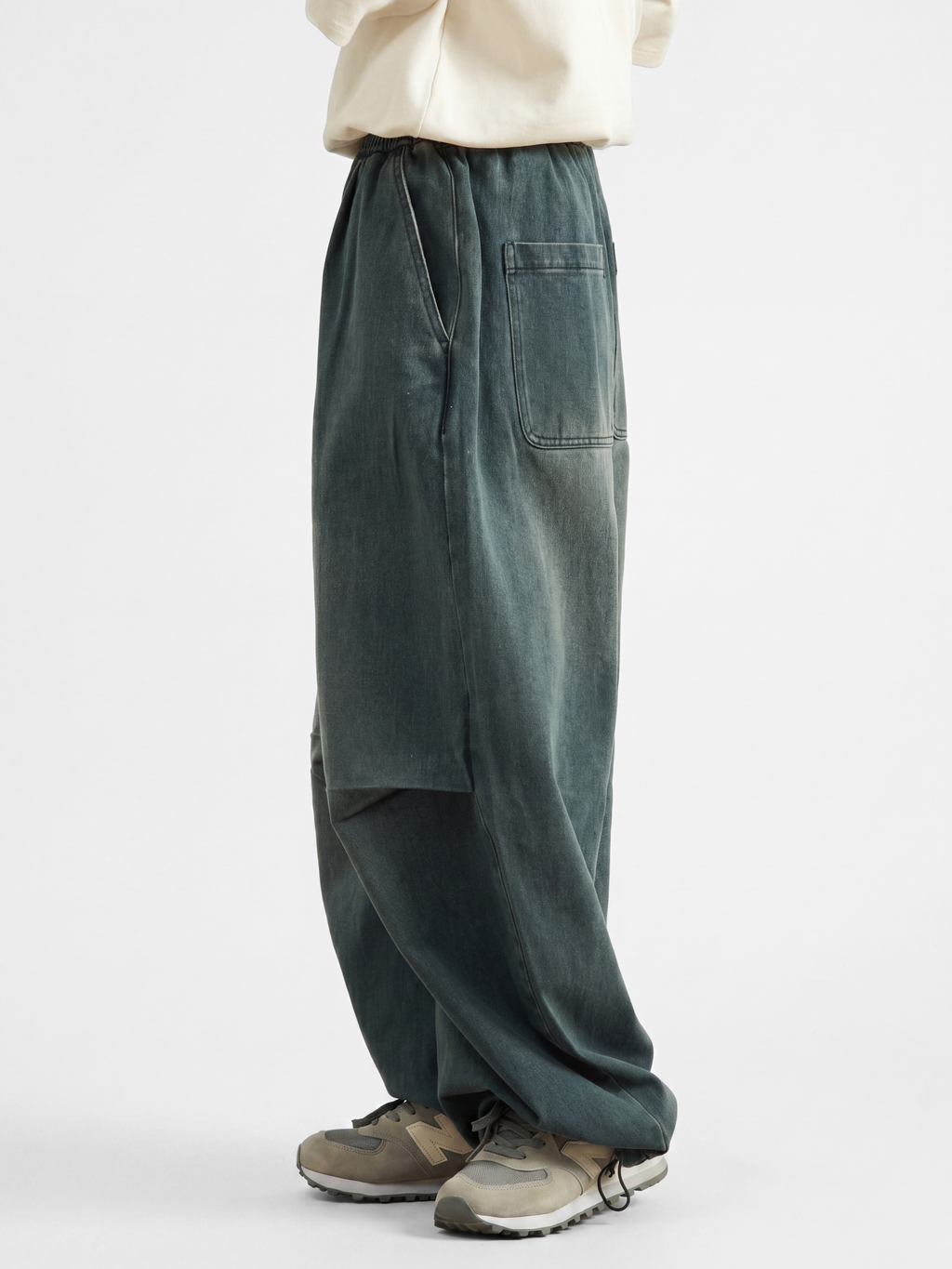 BreezyRun - Men's Washed Wrinkle-Resistant Loose Fit Jeans