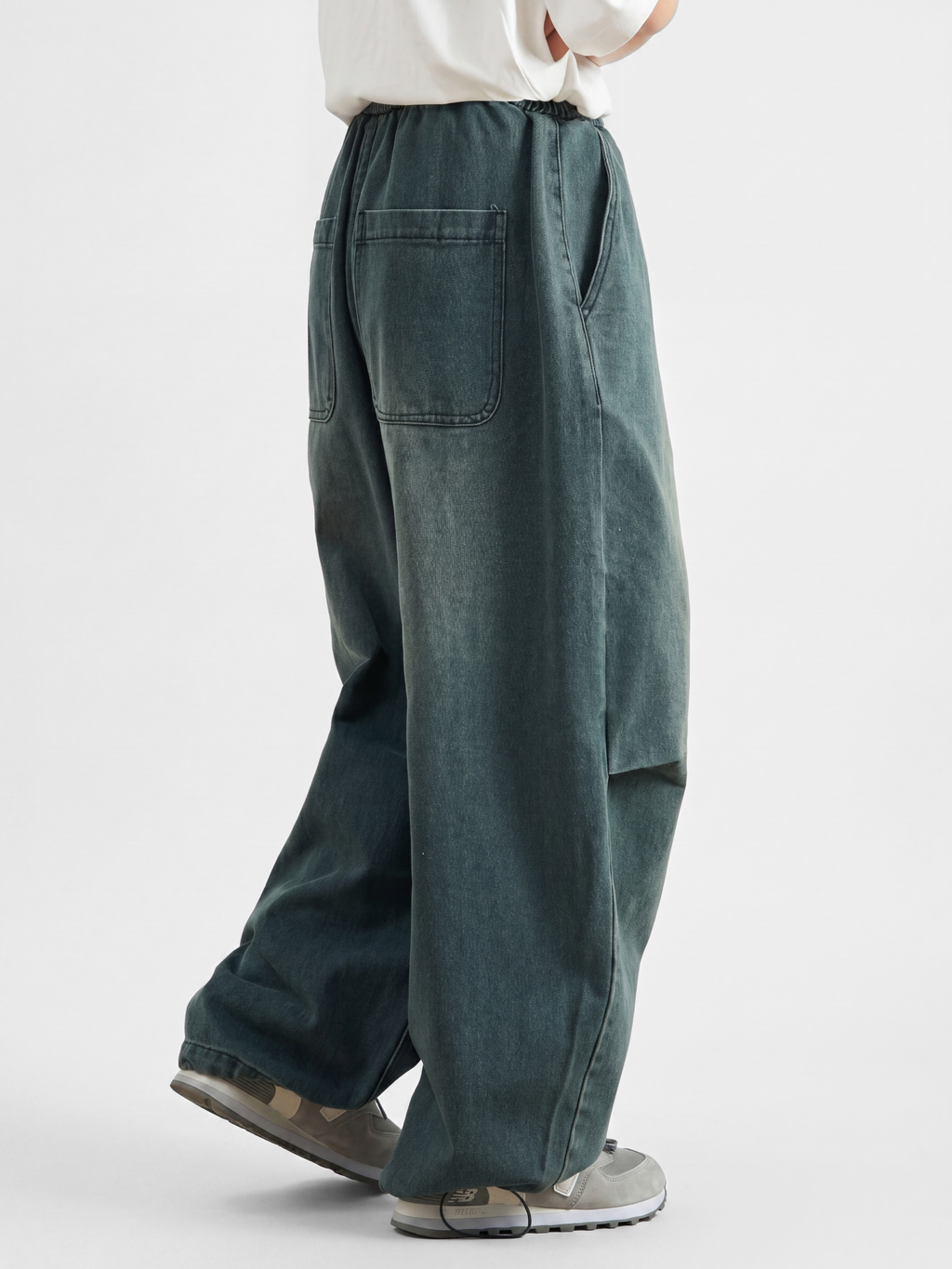 BreezyRun - Men's Washed Wrinkle-Resistant Loose Fit Jeans