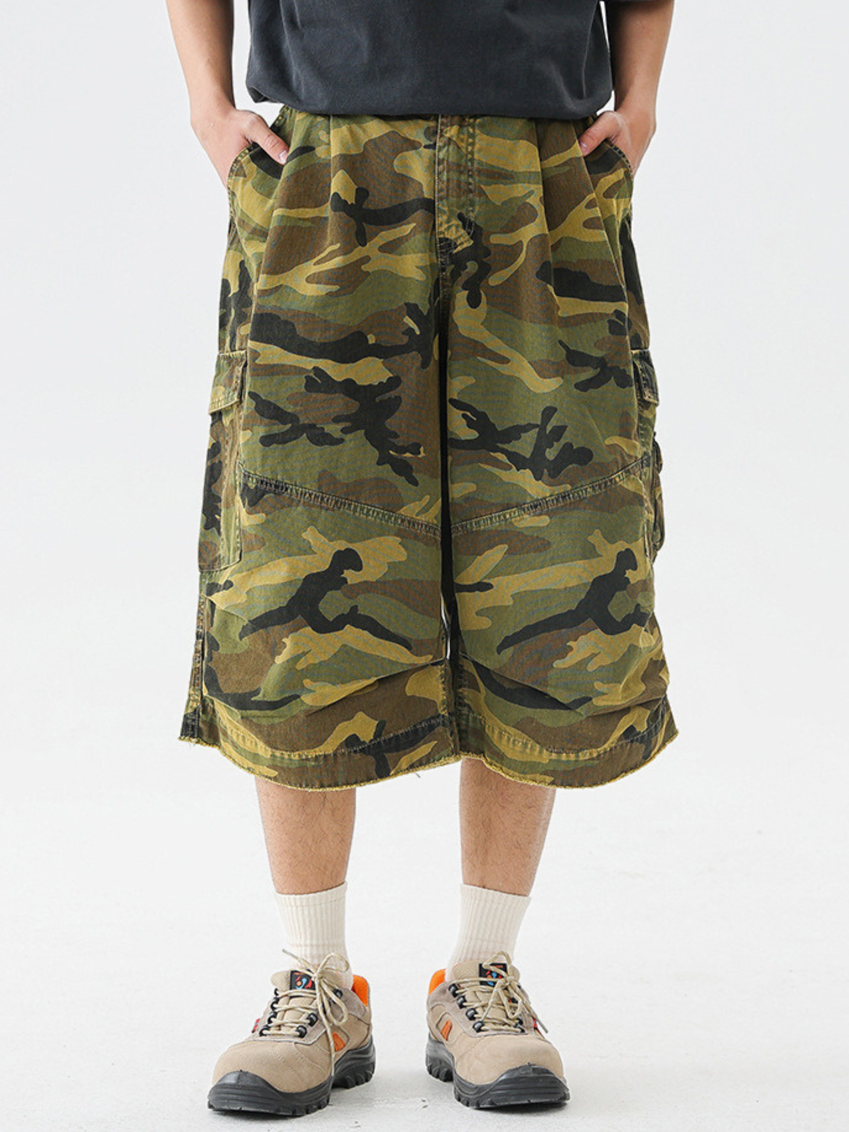 CampShell - Unisex Multi-Pocket Camouflage Relaxed Shorts
